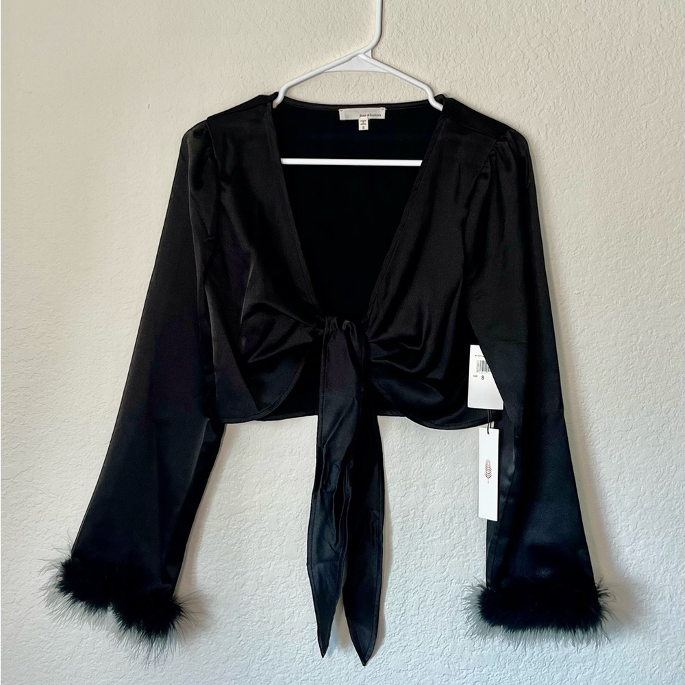 NWT June & Hudson Black Tie Front Crop Top Feather Cuffs Small
